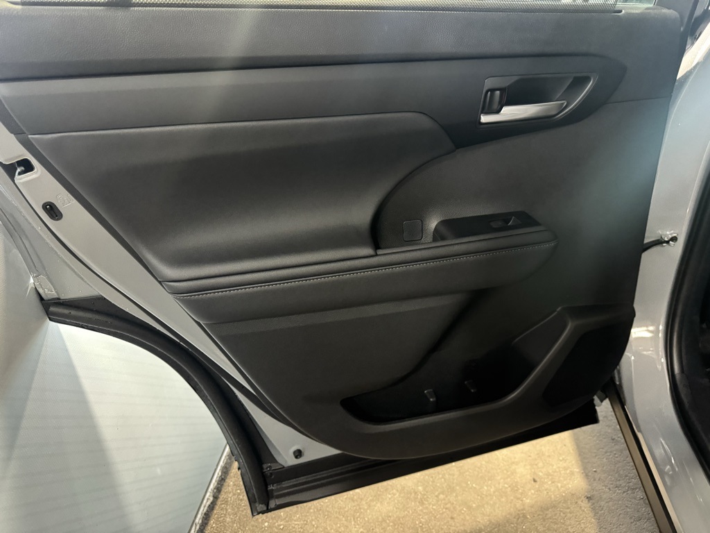 Thumbnail: 2025 Toyota Highlander - 26