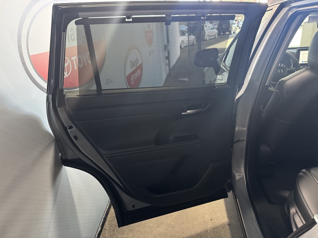 Thumbnail: 2025 Toyota Highlander - 31