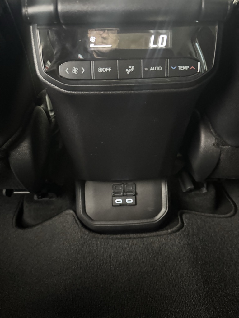 Thumbnail: 2025 Toyota Highlander - 32