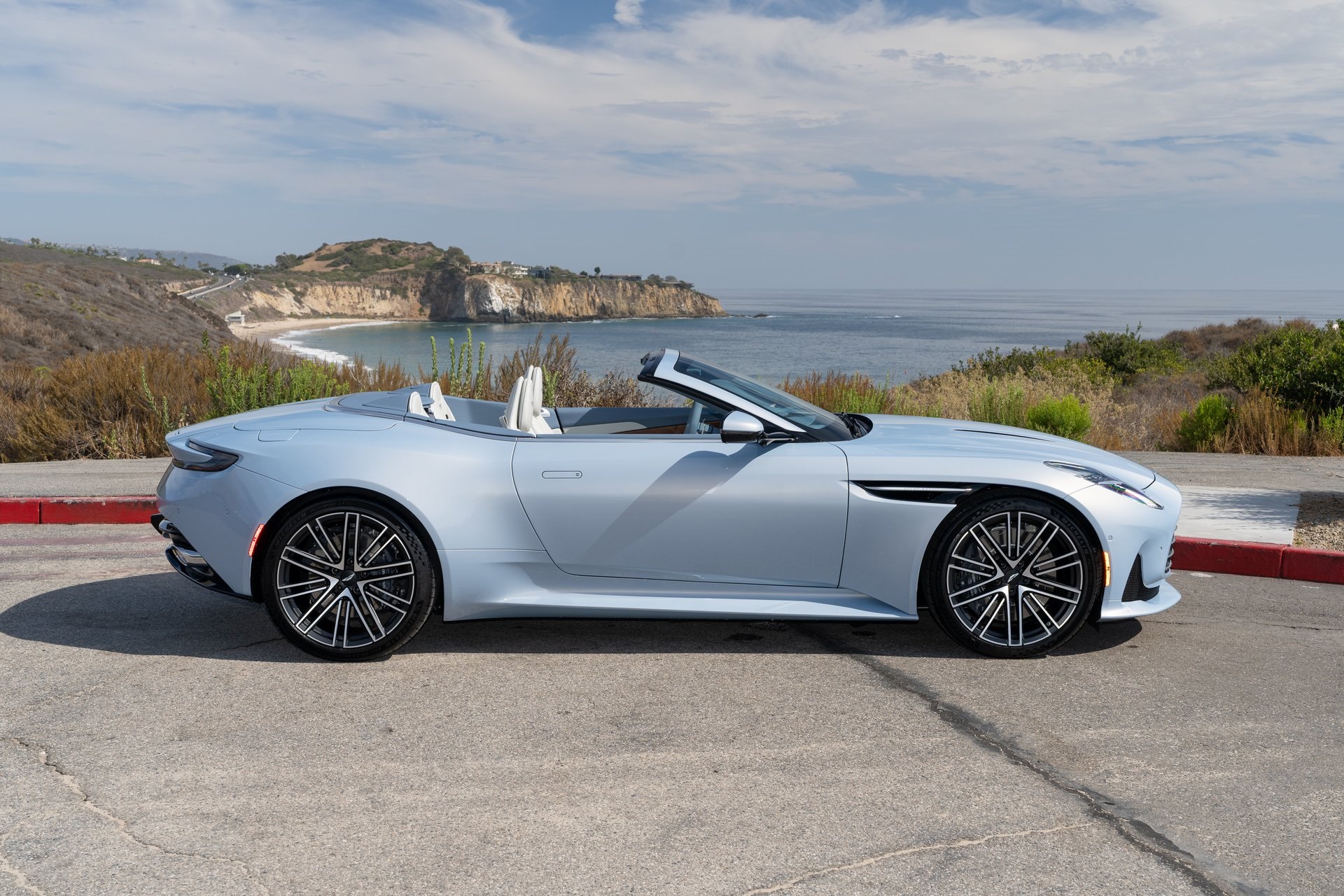 Aston Martin 2026 DB12 