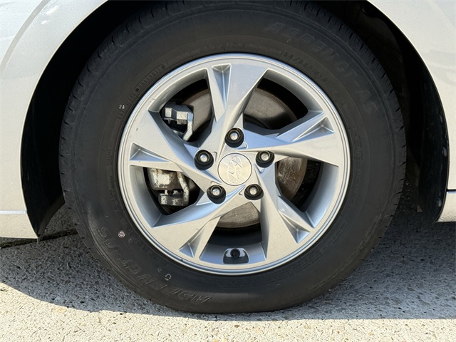 2023 Hyundai Elantra SE Silver at Keating Nissan