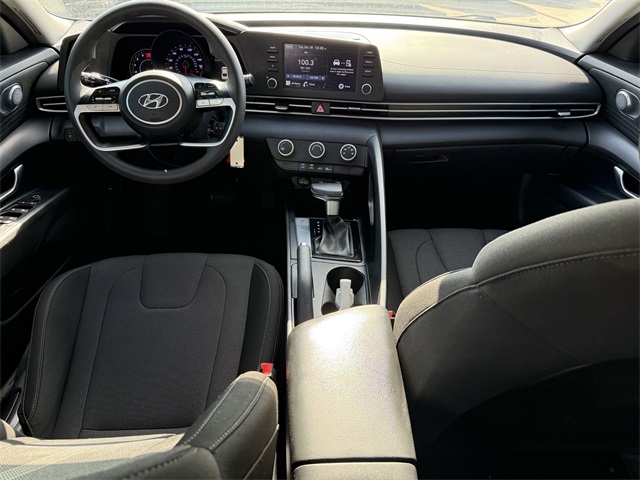 2023 Hyundai Elantra SE Silver at Keating Nissan