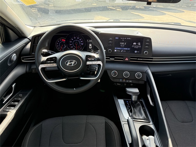 2023 Hyundai Elantra SE Silver at Keating Nissan