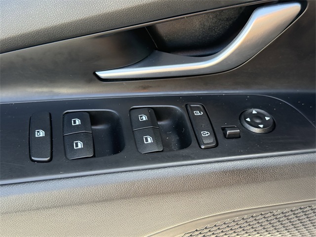 2023 Hyundai Elantra SE Silver at Keating Nissan