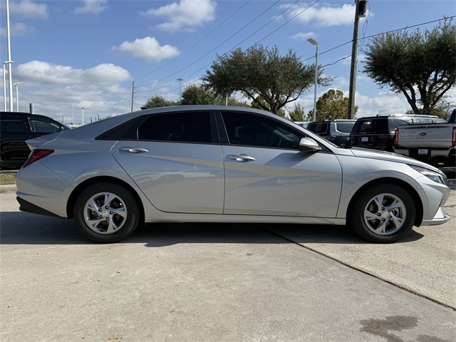 2023 Hyundai Elantra SE Silver at Keating Nissan