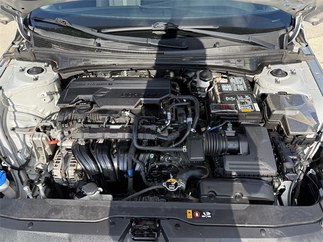 2023 Hyundai Elantra SE Silver at Keating Nissan