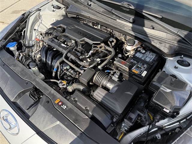 2023 Hyundai Elantra SE Silver at Keating Nissan