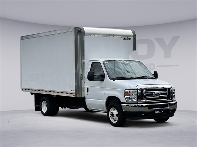 2025 Ford E-Series Chassis E-350 SD Cutaway SB DRW RWD