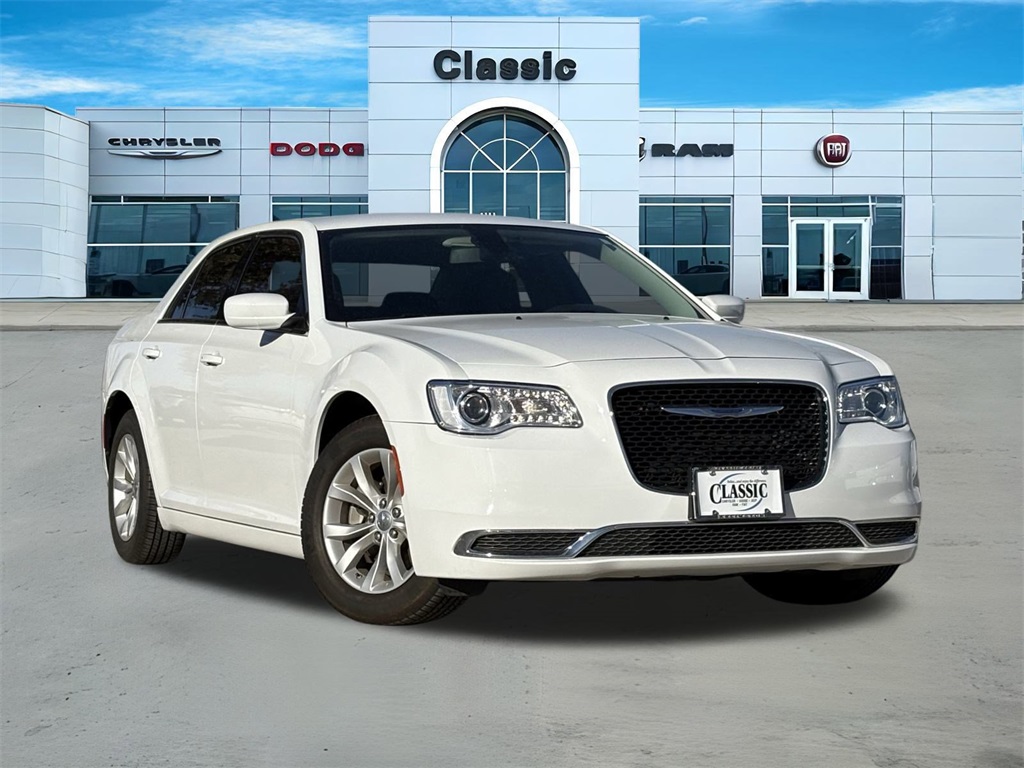 2022 Chrysler 300 Touring RWD