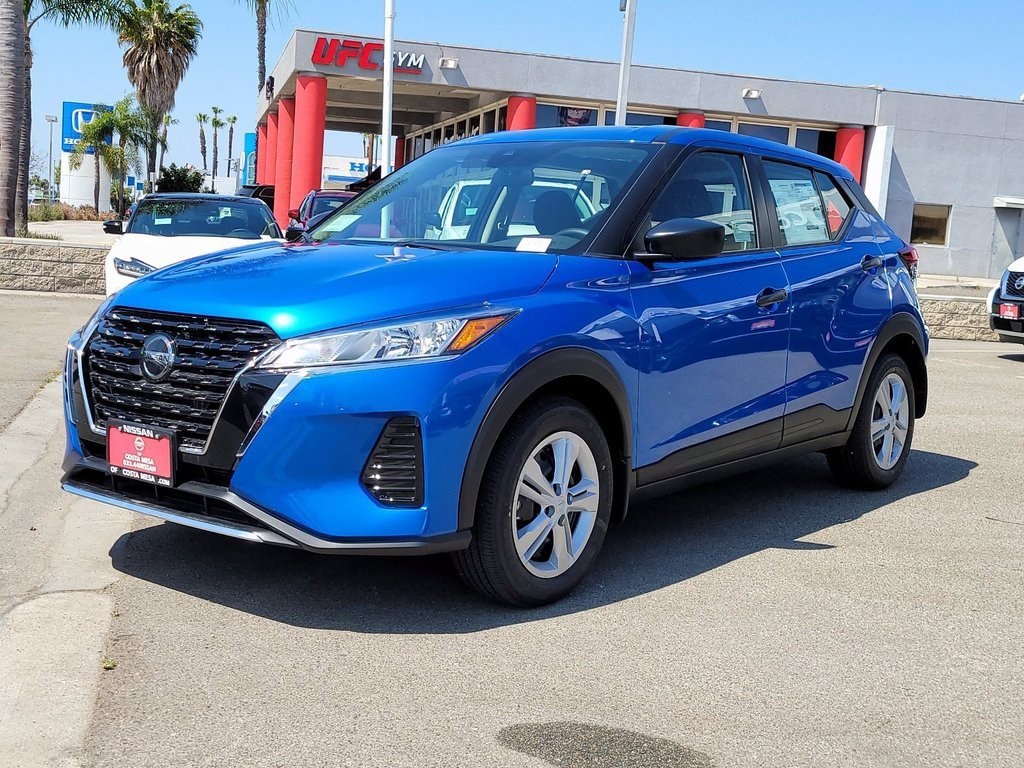 2025 Nissan Kicks Play S photo 2