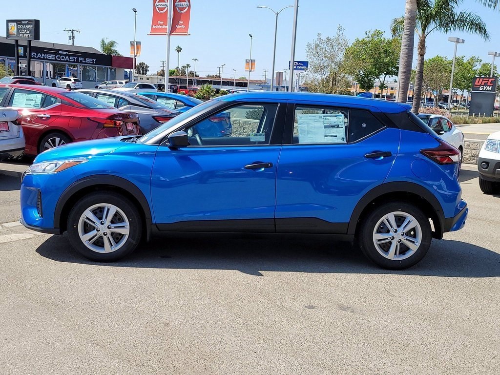 2025 Nissan Kicks Play S photo 3