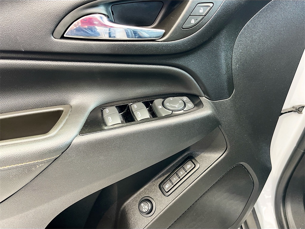 2023 Chevrolet Equinox Premier White at Cook Ford