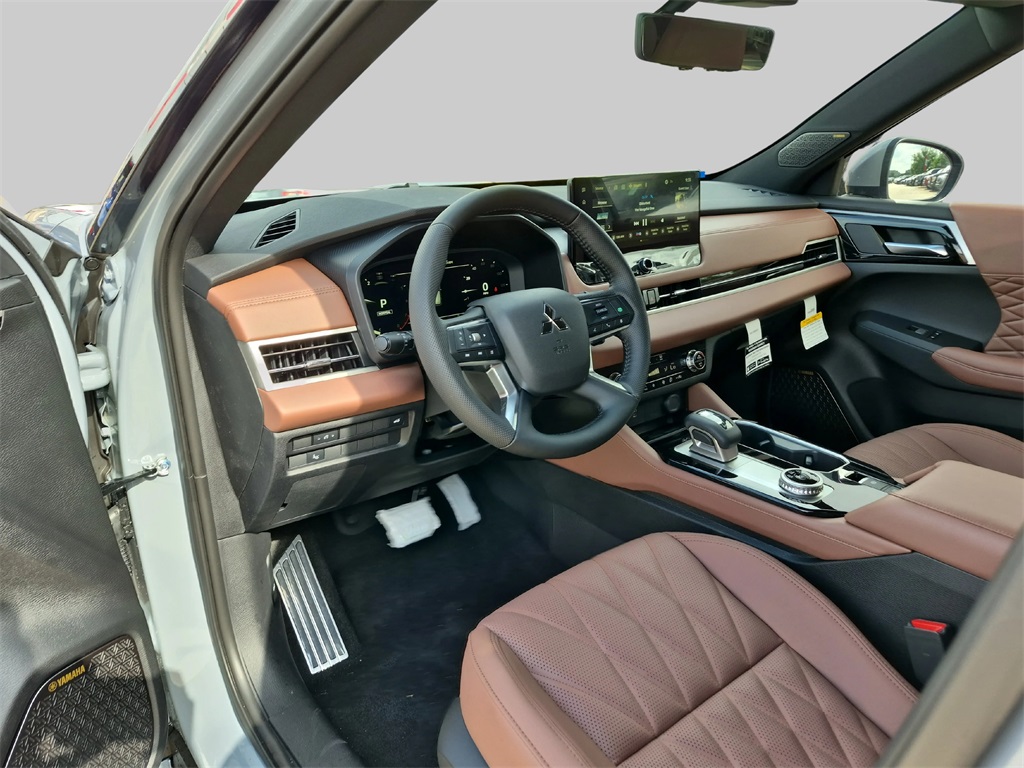 2025 Mitsubishi Outlander SEL - 8