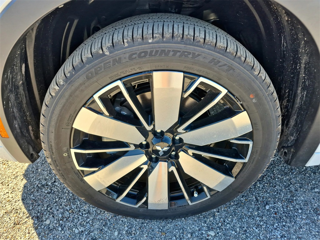 2025 Mitsubishi Outlander SEL - 8
