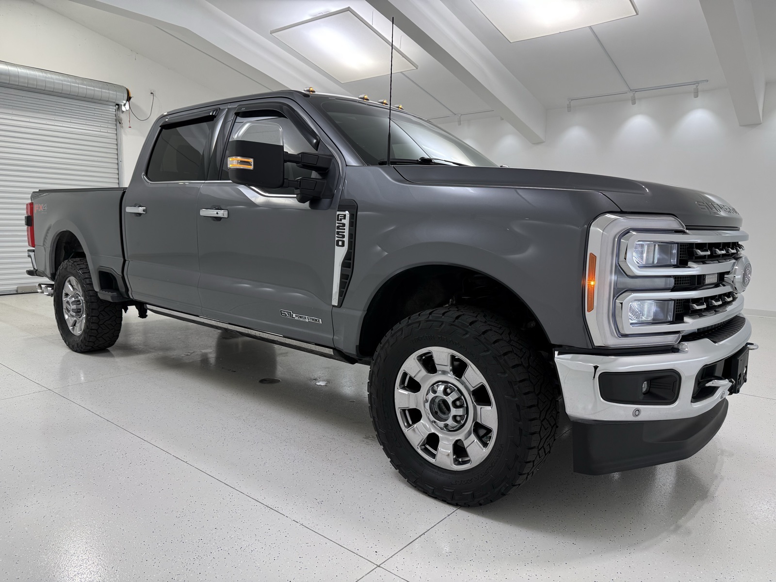 2023 Ford F-250 Super Duty Lariat Crew Cab 4WD