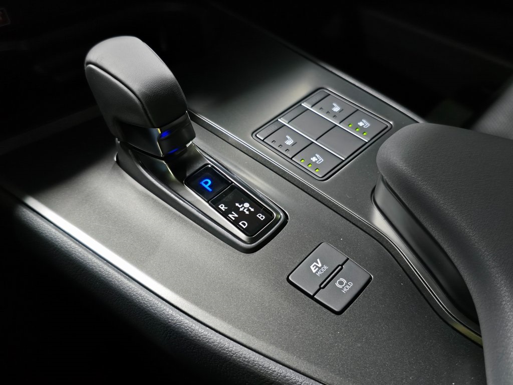 Thumbnail: 2025 Lexus UX - 24