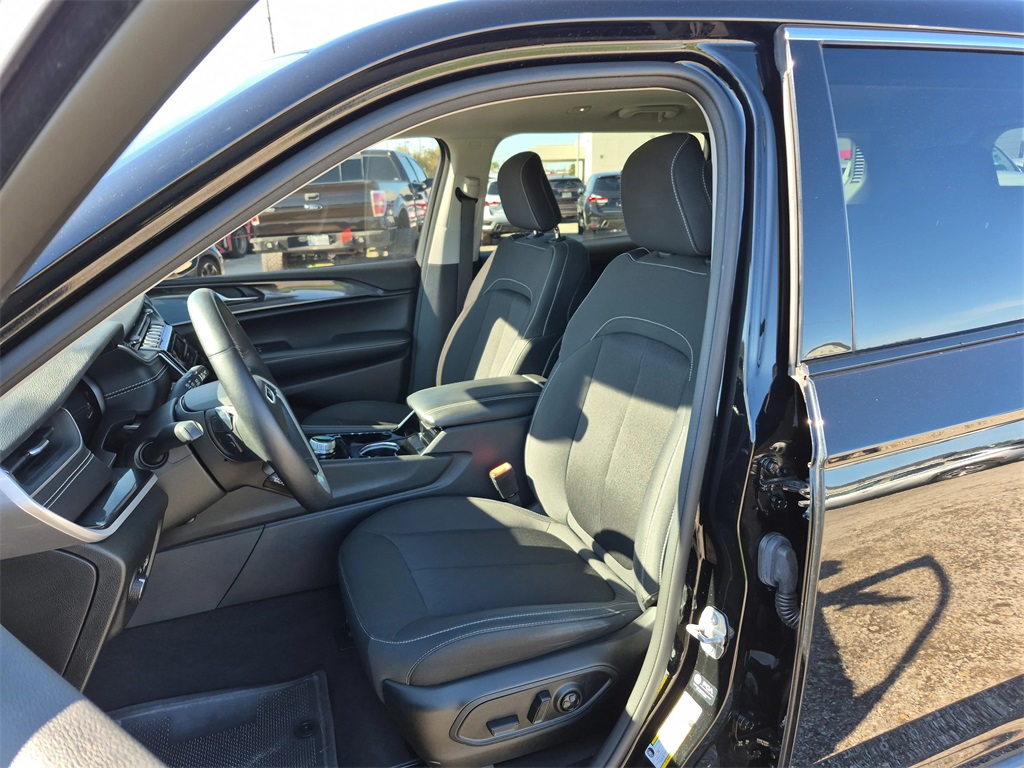 2022 Jeep Grand Cherokee L Laredo Black at Mac Haik CDJR North Houston