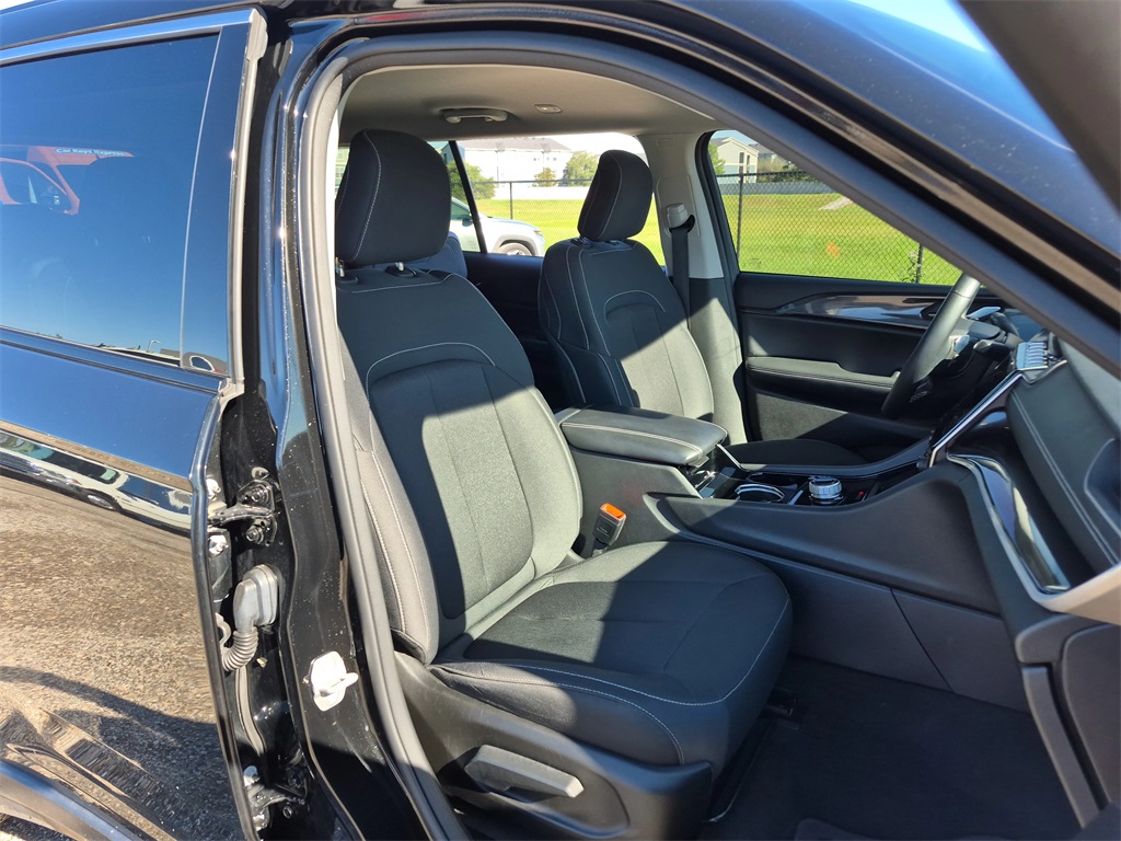 2022 Jeep Grand Cherokee L Laredo Black at Mac Haik CDJR North Houston