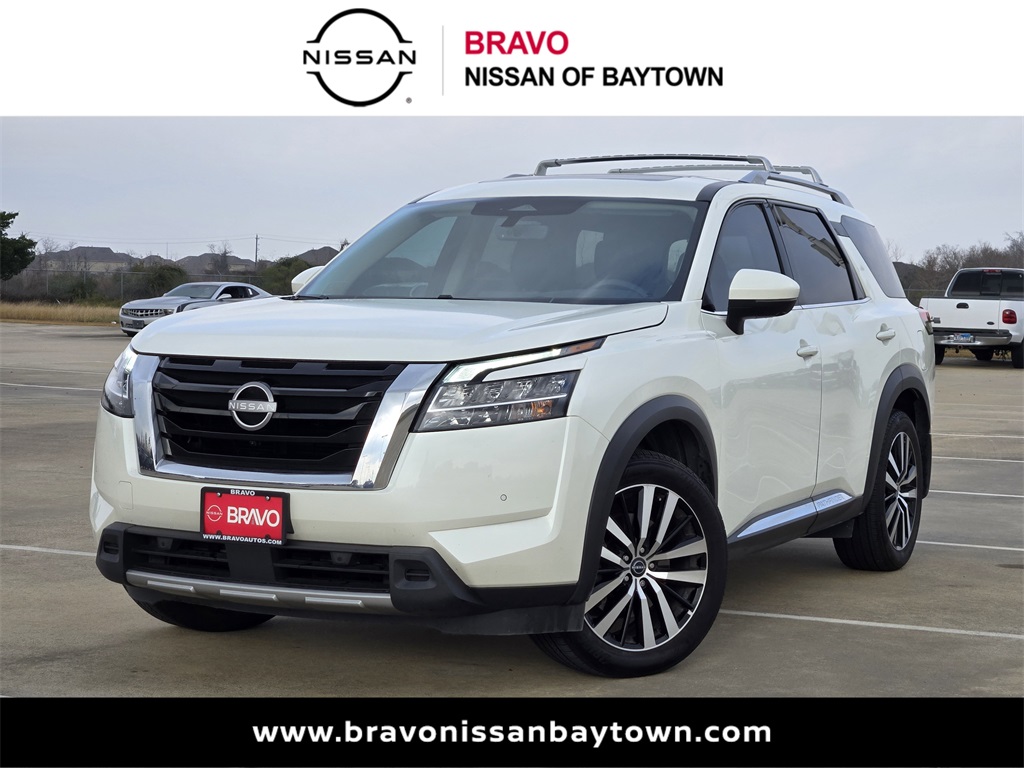 2024 Nissan Pathfinder Platinum's photo