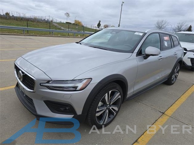 2025 Volvo V60 Cross Country B5 Plus AWD
