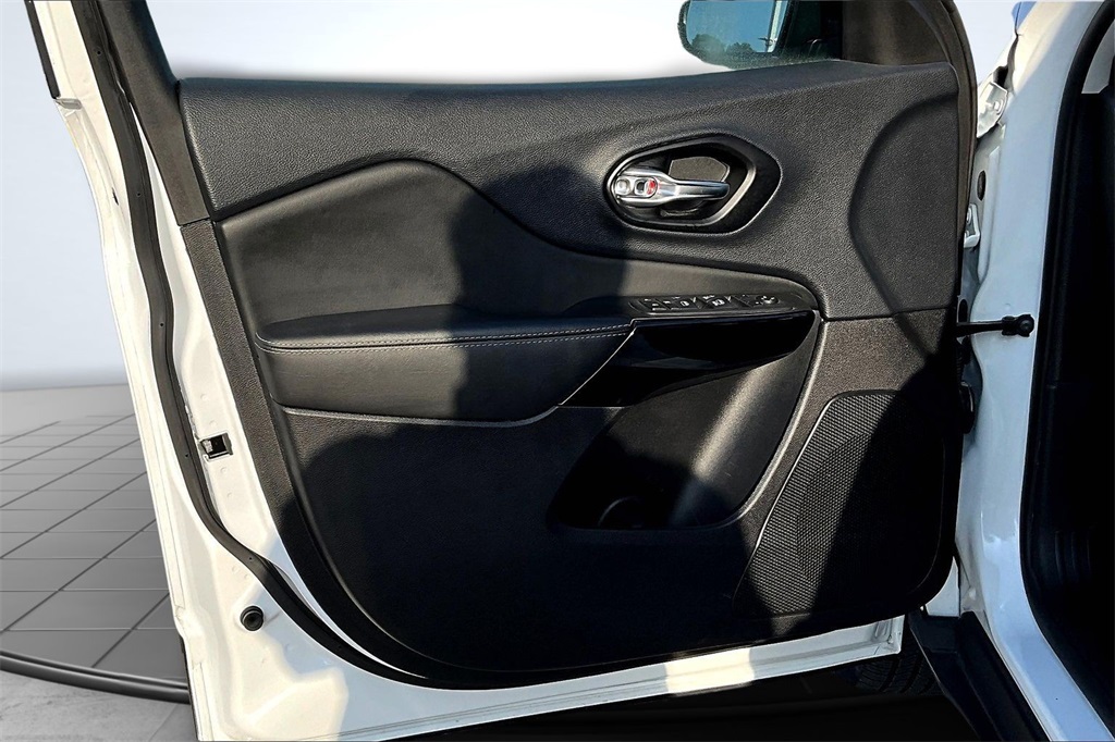 2023 Jeep Cherokee Altitude White at Big Star Chrysler Jeep Dodge Ram 