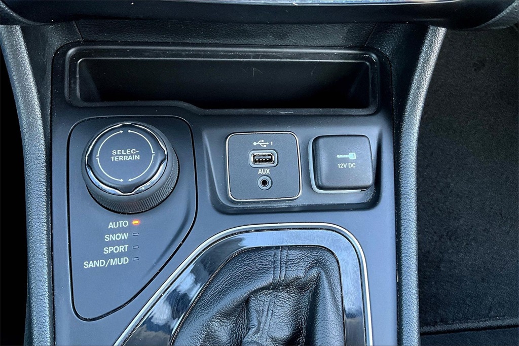 2023 Jeep Cherokee Altitude White at Big Star Chrysler Jeep Dodge Ram 