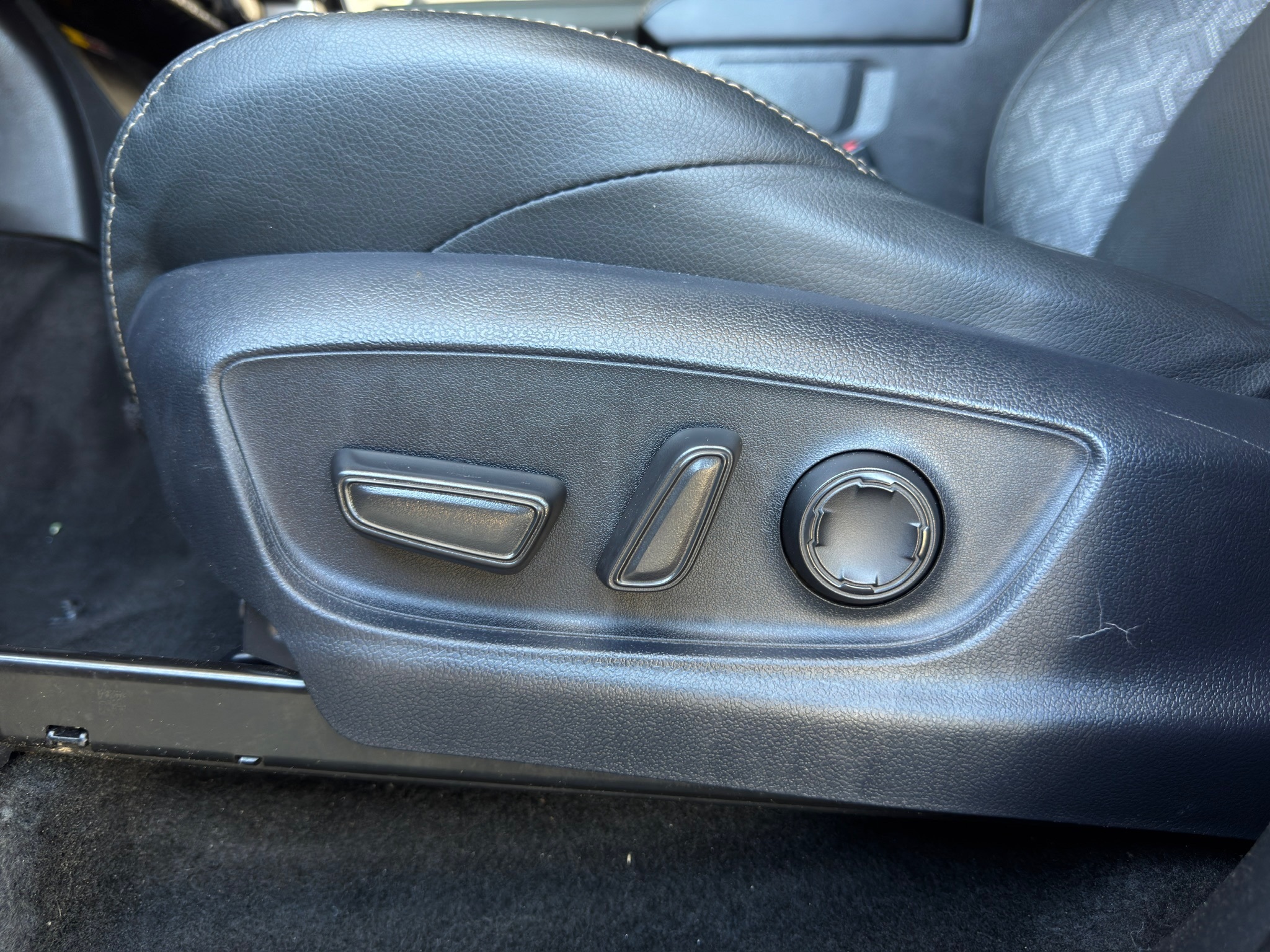 2025 Toyota Tacoma Limited - 9