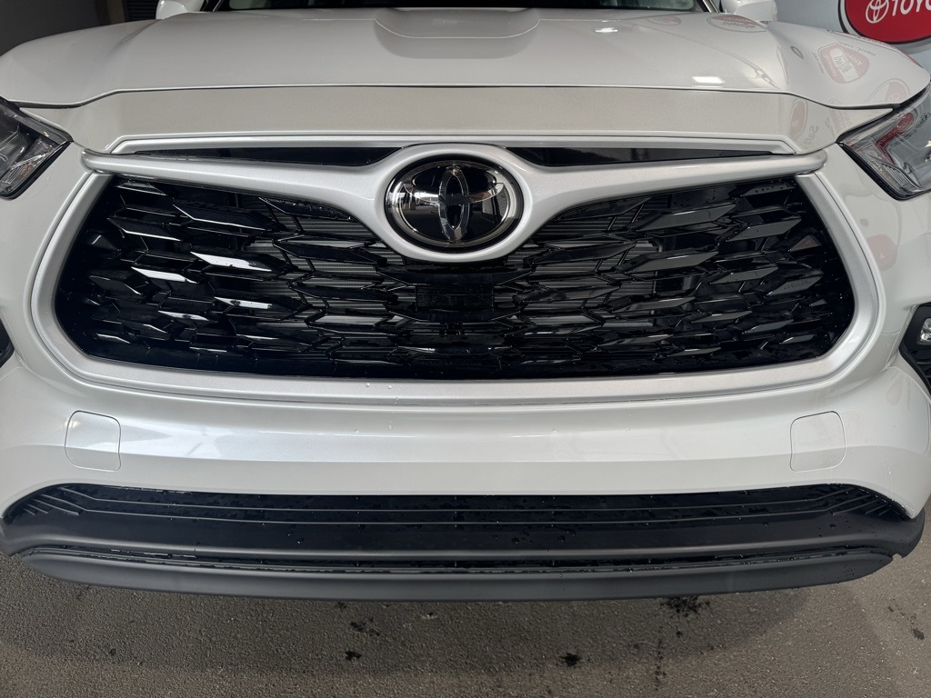 Thumbnail: 2026 Toyota Highlander - 13