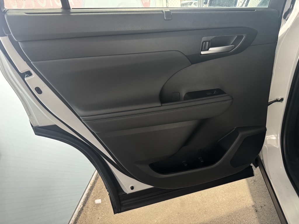 Thumbnail: 2026 Toyota Highlander - 27