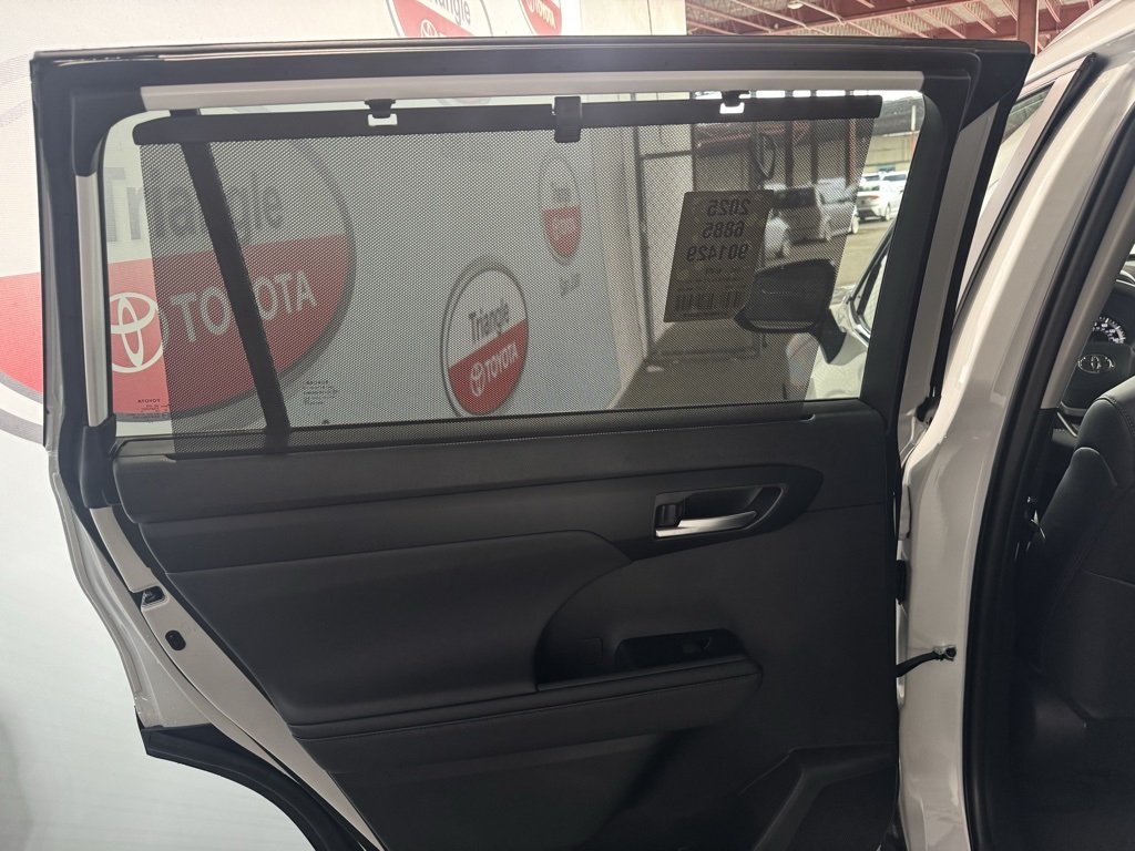 Thumbnail: 2026 Toyota Highlander - 30