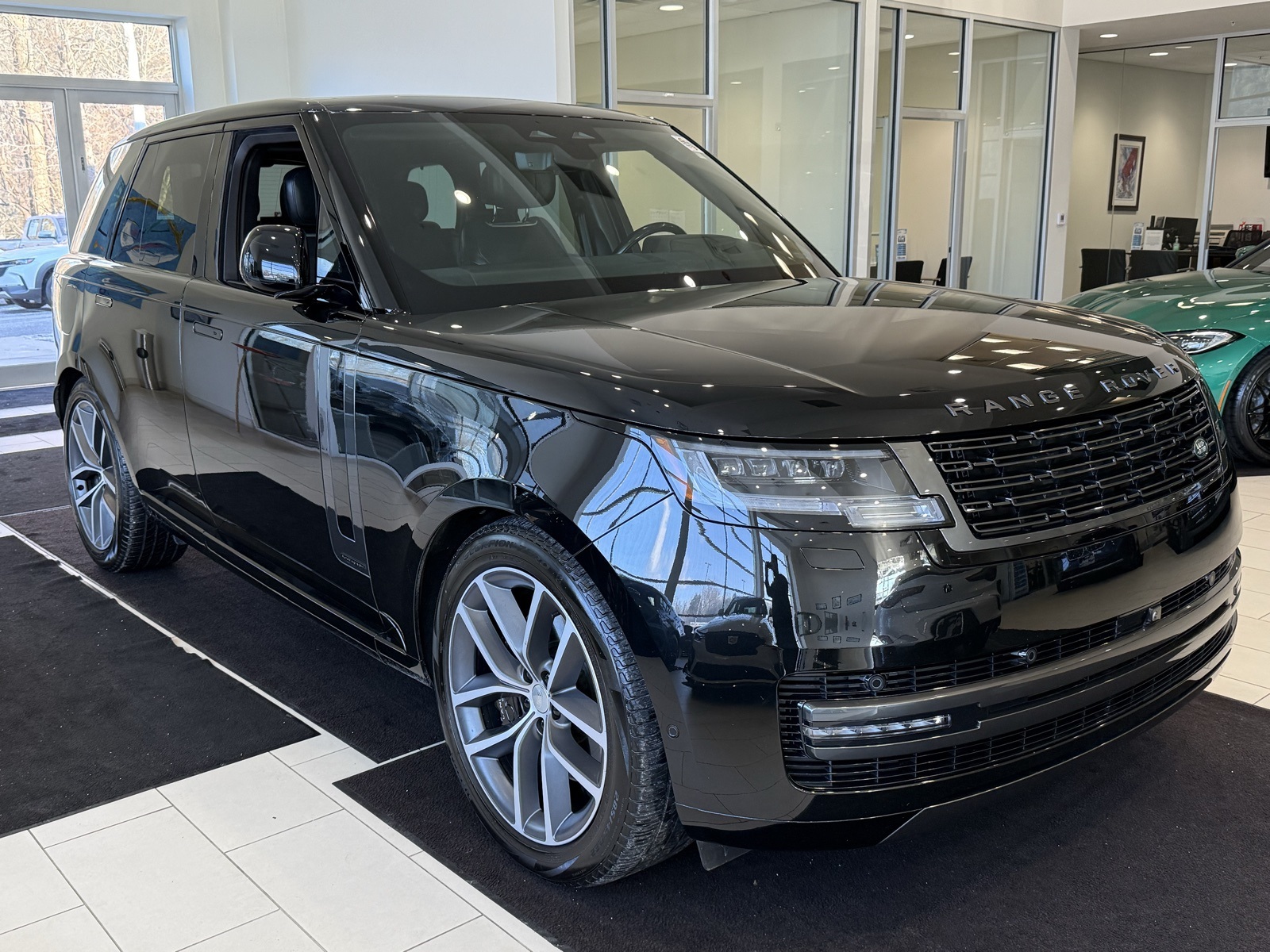 2025 Land Rover Range Rover P550e Autobiography AWD