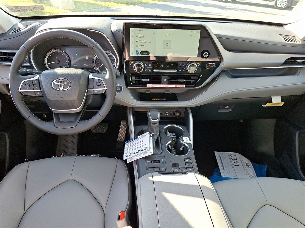 2025 Toyota Highlander XLE XSE Platinum Limited photo 10