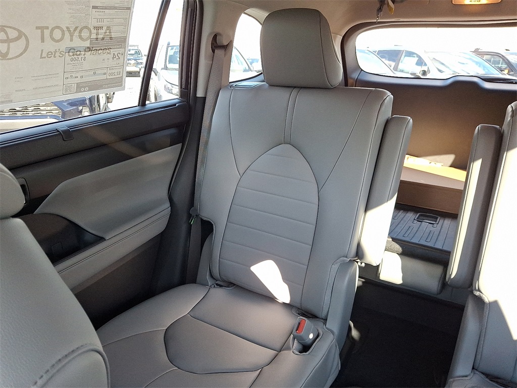 2025 Toyota Highlander XLE XSE Platinum Limited photo 12