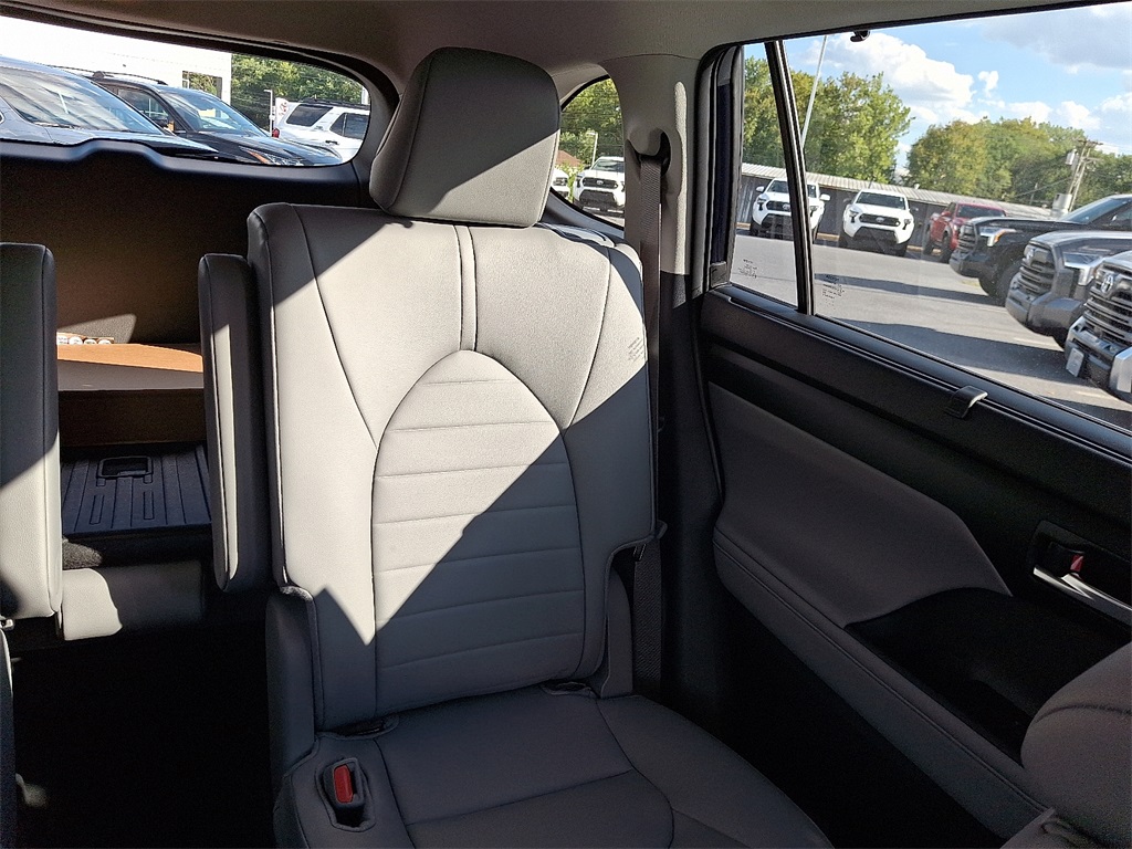 2025 Toyota Highlander XLE XSE Platinum Limited photo 14