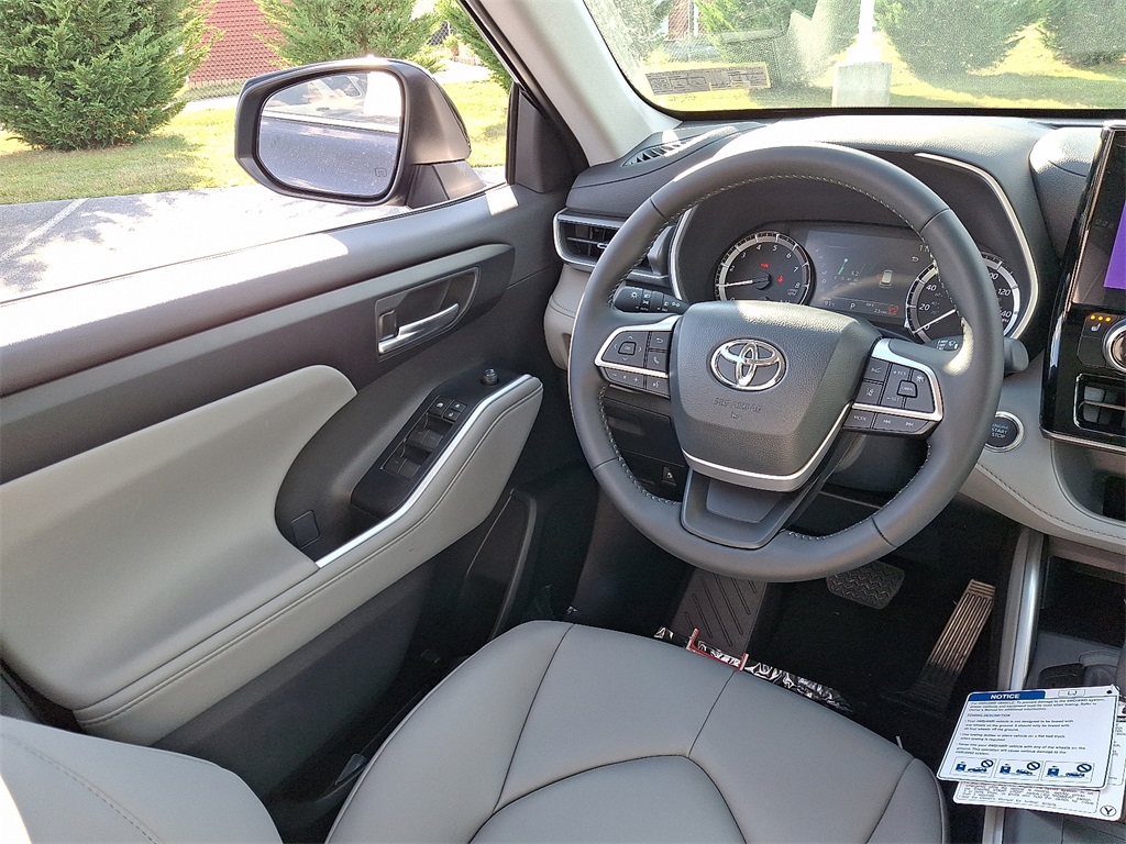 2025 Toyota Highlander XLE XSE Platinum Limited photo 9