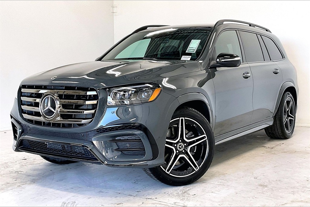 2026 Mercedes Benz GLS 450 4MATIC photo 2