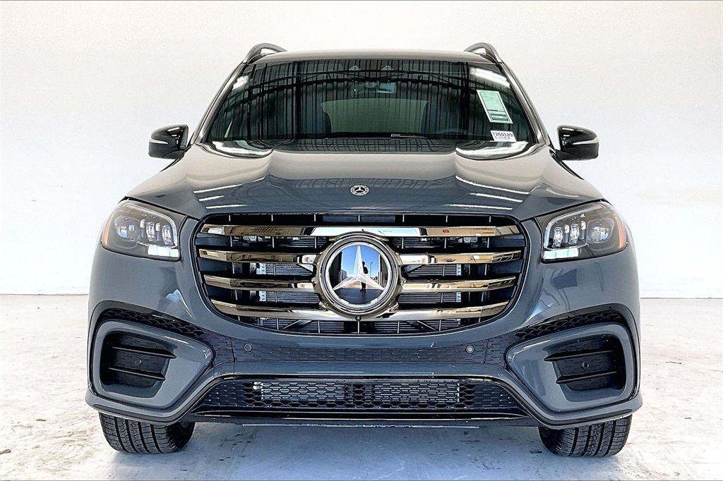2026 Mercedes Benz GLS 450 4MATIC photo 3