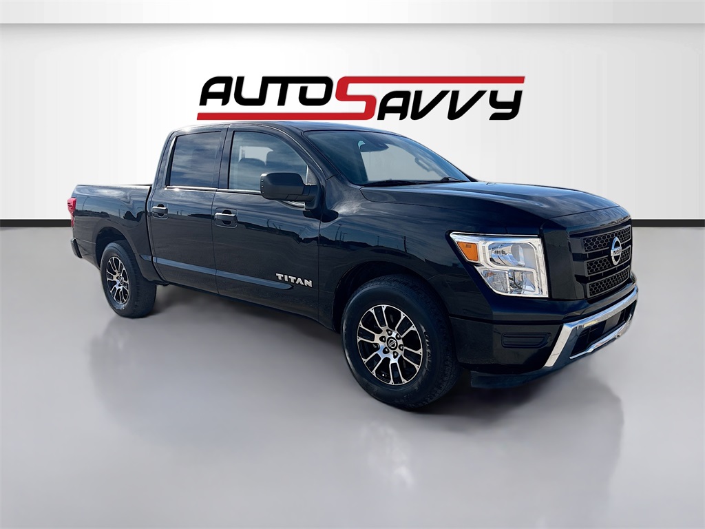 2022 Nissan Titan SV's photo