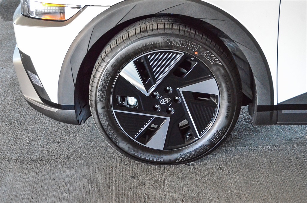 2026 Hyundai Ioniq 5 SE photo 4