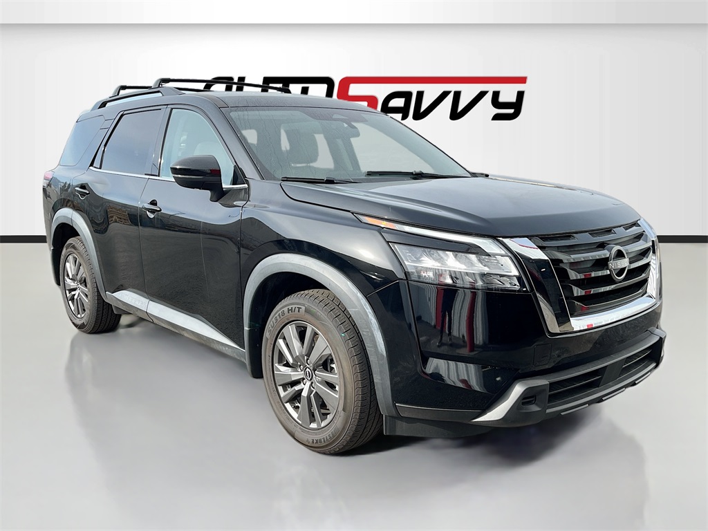 2022 Nissan Pathfinder SV