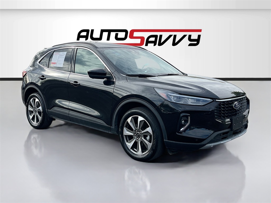 2023 Ford Escape Platinum's photo