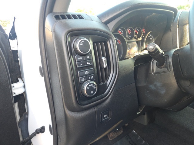 2022 Chevrolet Silverado 1500 Custom photo 11