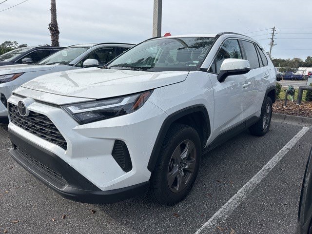 2024 Toyota RAV4 XLE's photo