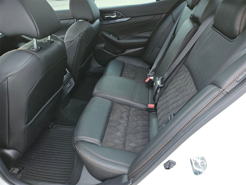 2023 Nissan Maxima SR photo 10