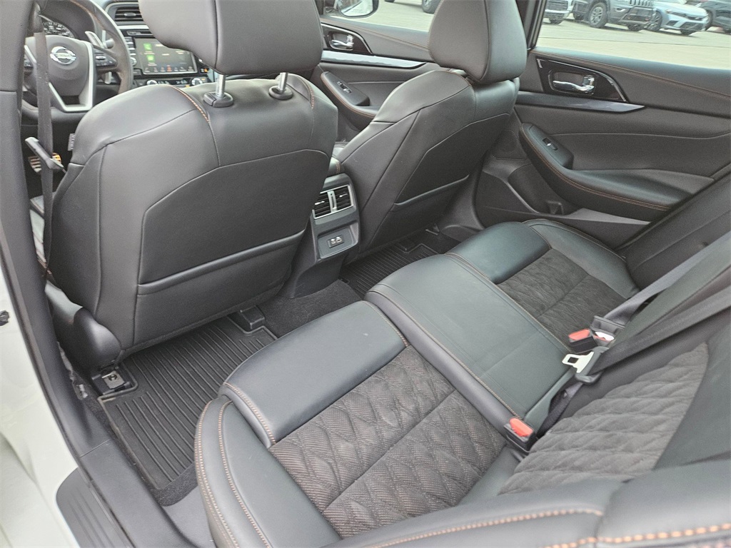 2023 Nissan Maxima SR photo 11
