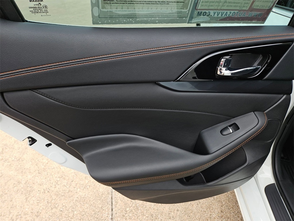 2023 Nissan Maxima SR photo 12