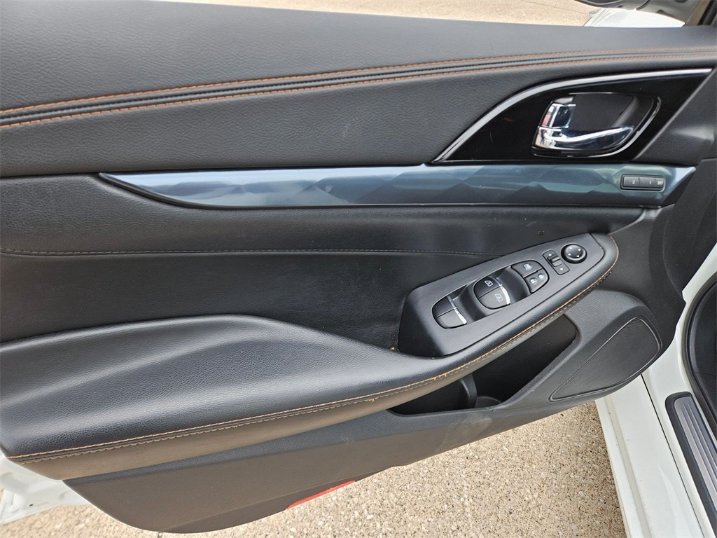 2023 Nissan Maxima SR photo 13