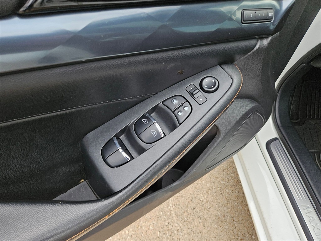 2023 Nissan Maxima SR photo 14