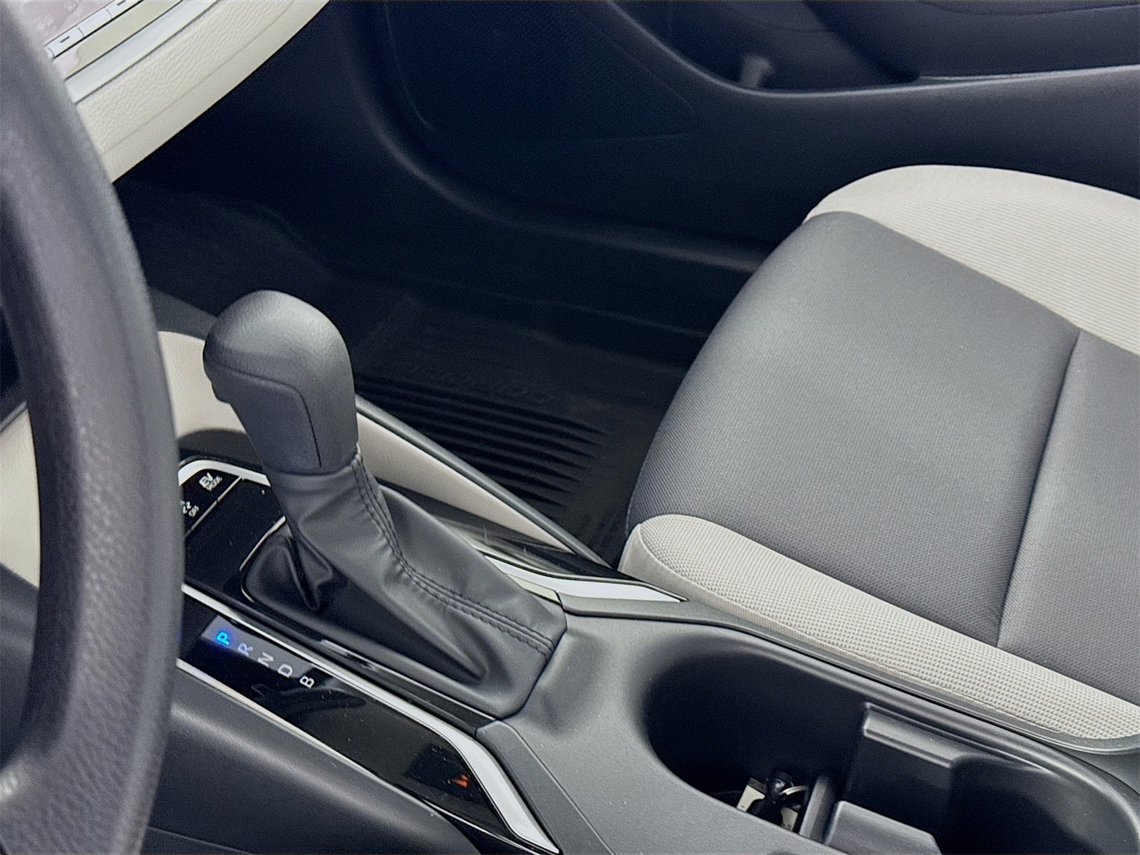 2025 Toyota Corolla Hybrid LE photo 7
