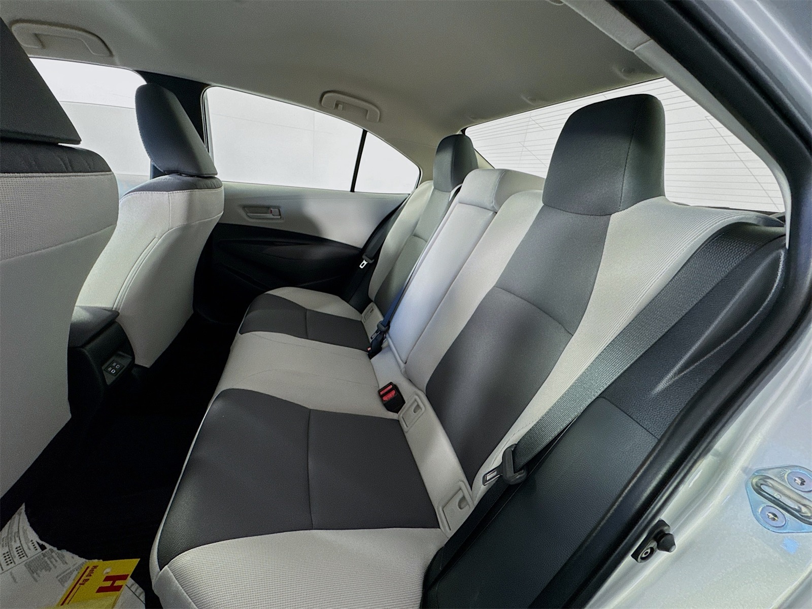 2025 Toyota Corolla Hybrid LE photo 9
